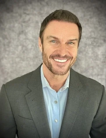 headshot Professional headshot of Mike Everret