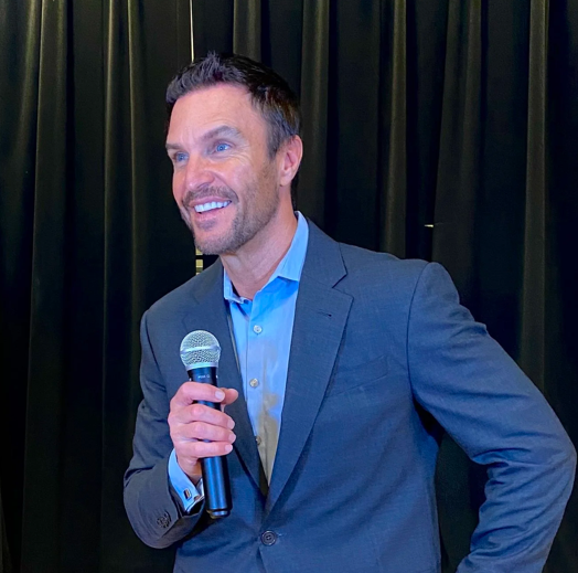 headshot Professional headshot of Mike Everret